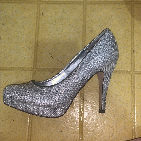 Heels - Picture 4 of 4